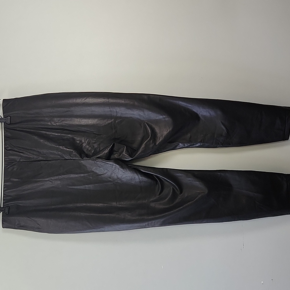 Faux Leather Black Leggings - Picture 3 of 11